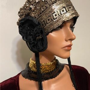Elegant Golden Black Flapper Hat Cloche 1920 style Personalized Antique style He
